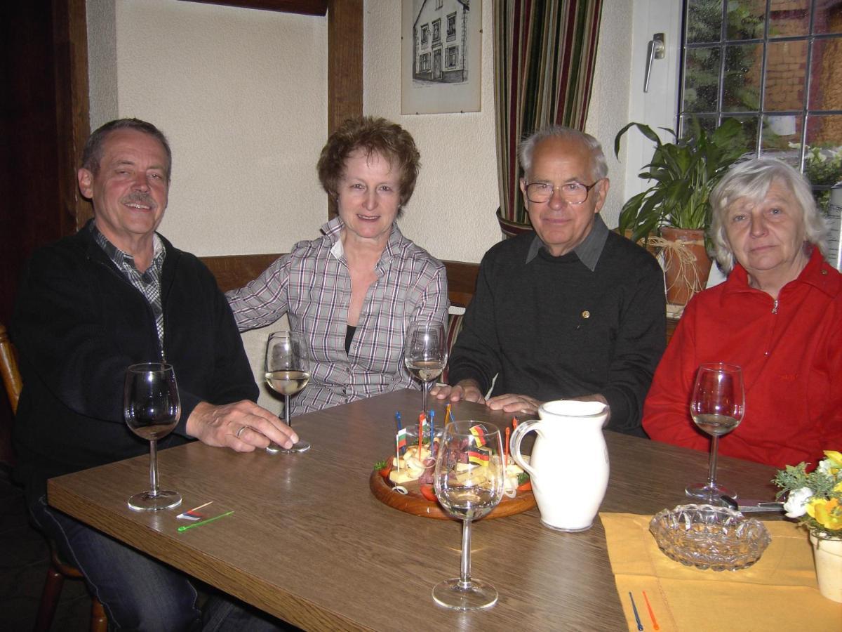 Weinstube Pension Moselbluemchen เซลทิงเงน-อาคทิก ภายนอก รูปภาพ