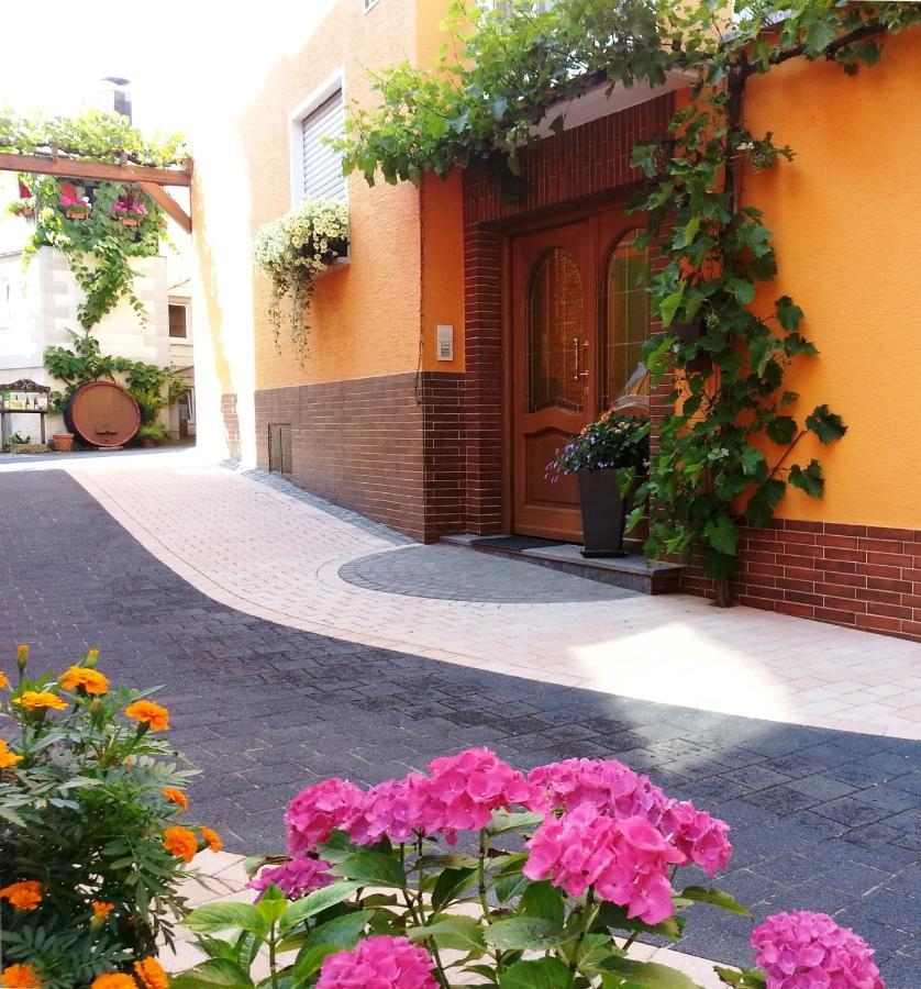 Weinstube Pension Moselbluemchen เซลทิงเงน-อาคทิก ภายนอก รูปภาพ