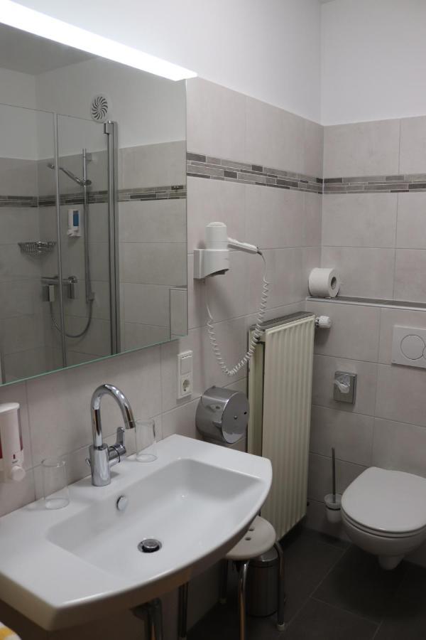 Weinstube Pension Moselbluemchen เซลทิงเงน-อาคทิก ภายนอก รูปภาพ